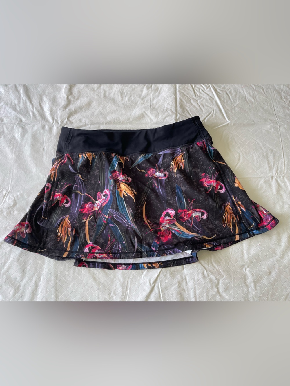 LULULEMON Women's Floral Athletic Skirt with Built-In Shorts - Black multi print